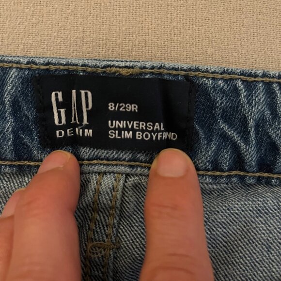 Like New! Gap Universal Slim Boyfriend Jeans Size 29/8 with Raw Hem - Picture 4 of 7